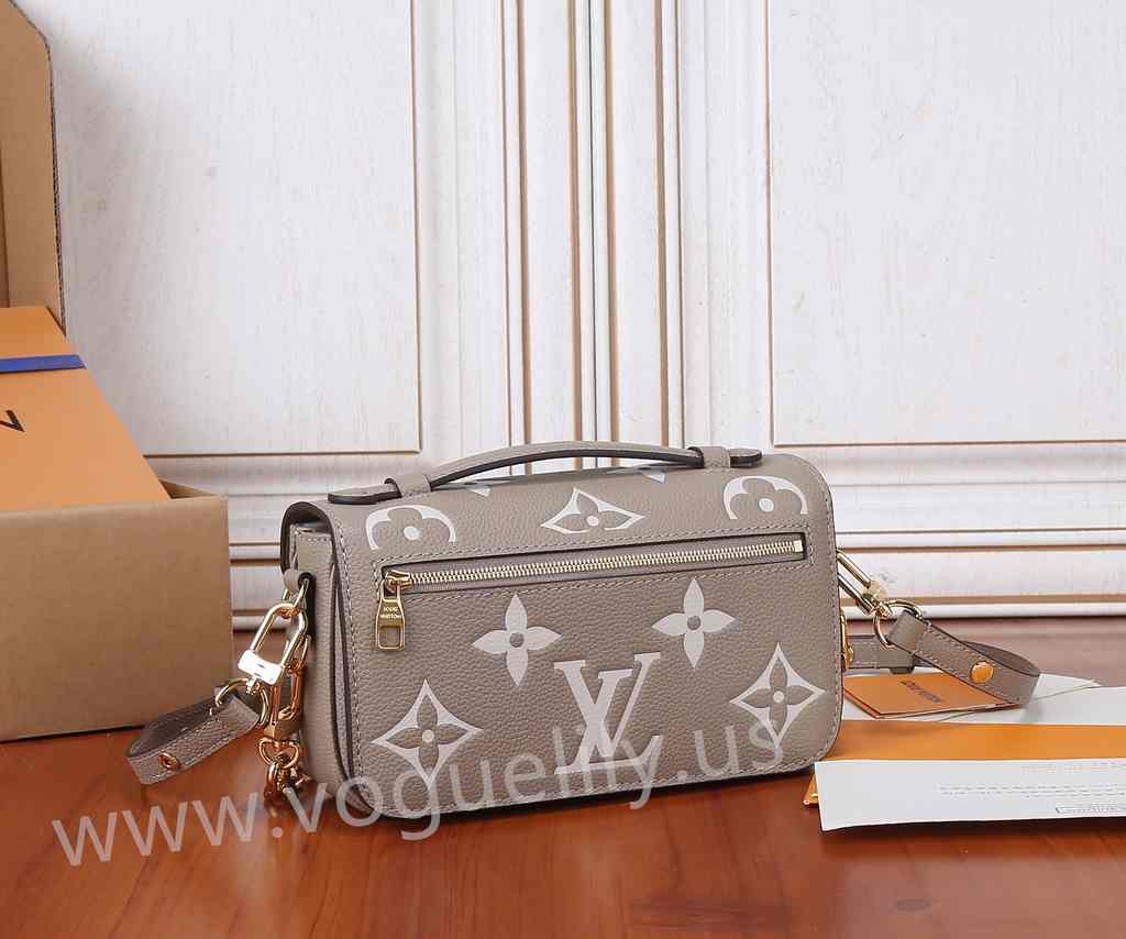 M23081 Pochette Metis East West 21