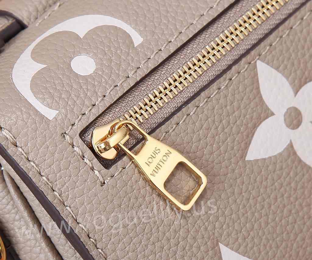 M23081 Pochette Metis East West 21