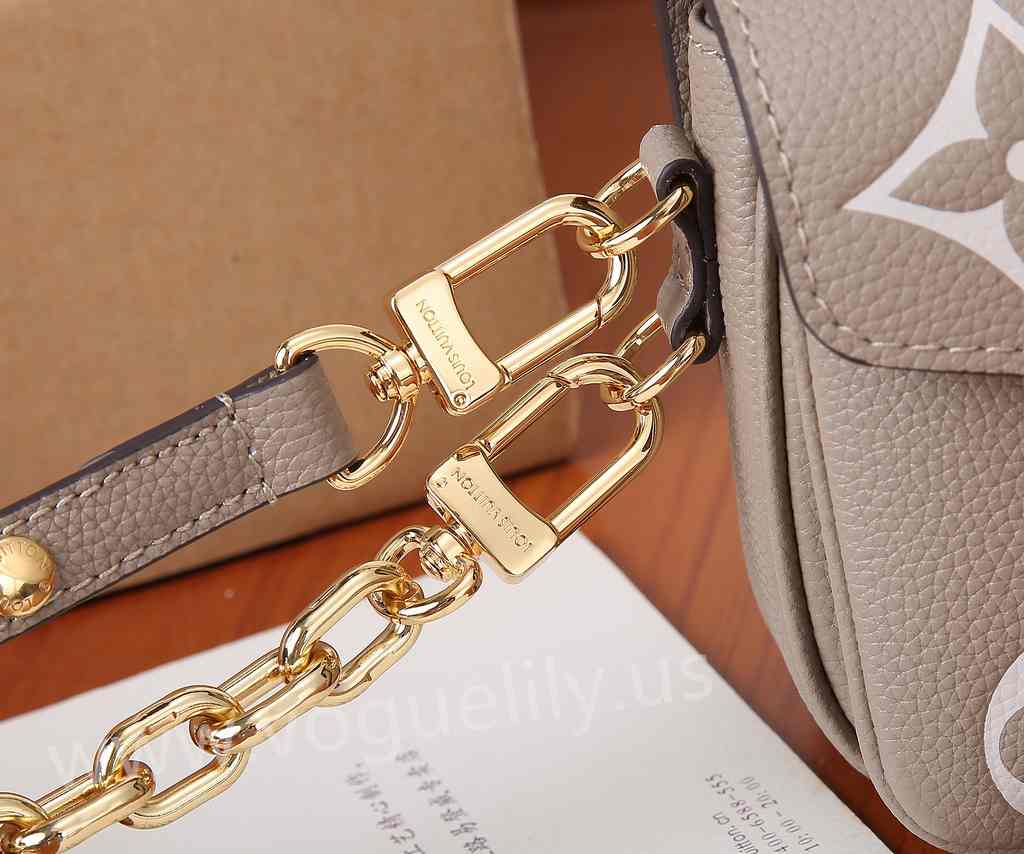 M23081 Pochette Metis East West 21