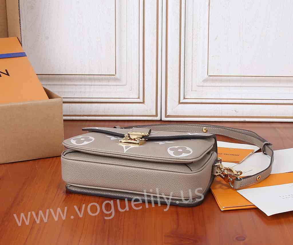 M23081 Pochette Metis East West 21