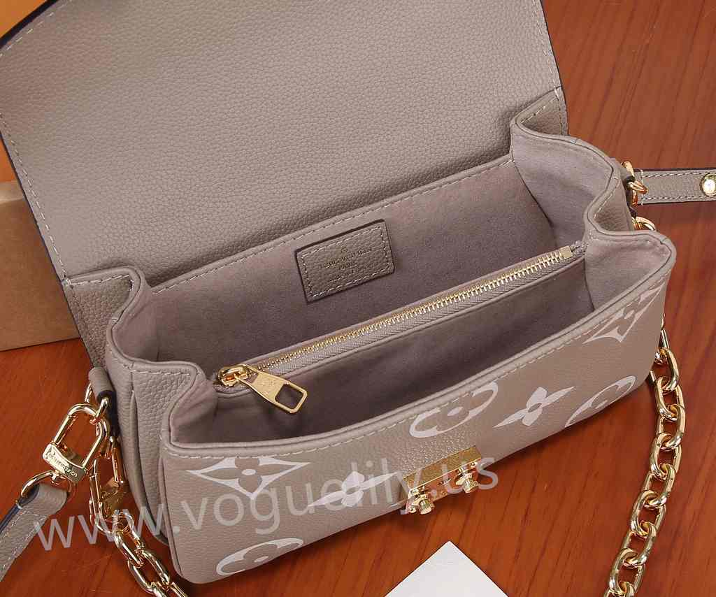 M23081 Pochette Metis East West 21