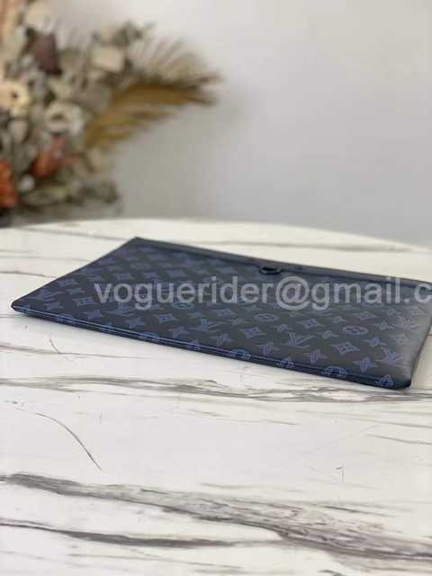 M80425 Discovery Pochette 36 M80425 Discovery Pochette 36