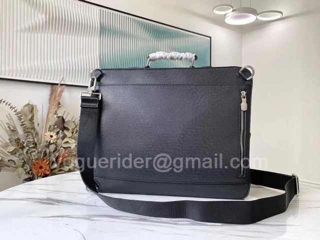 M30769 Briefcase 38 M30769 Briefcase 38