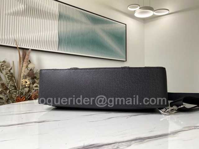 M30769 Briefcase 38 M30769 Briefcase 38