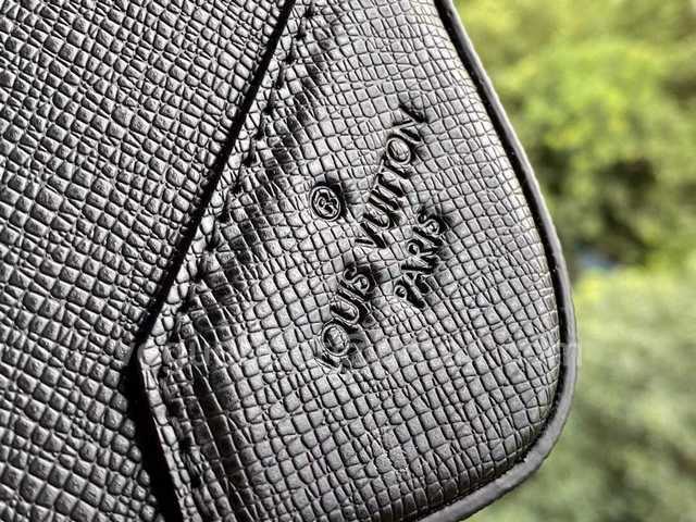 M30769 Briefcase 38 M30769 Briefcase 38