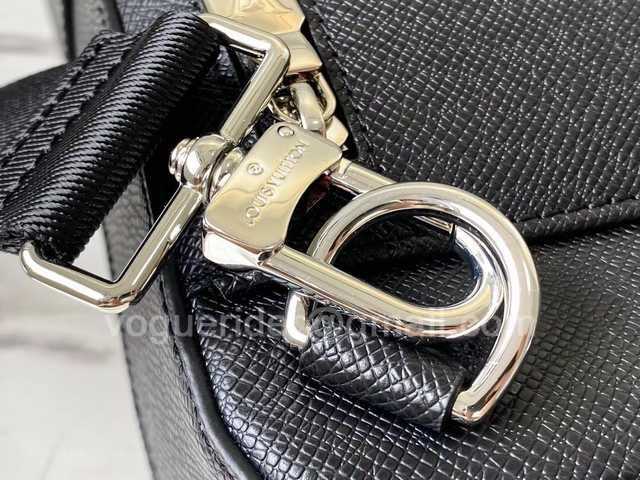 M30769 Briefcase 38 M30769 Briefcase 38