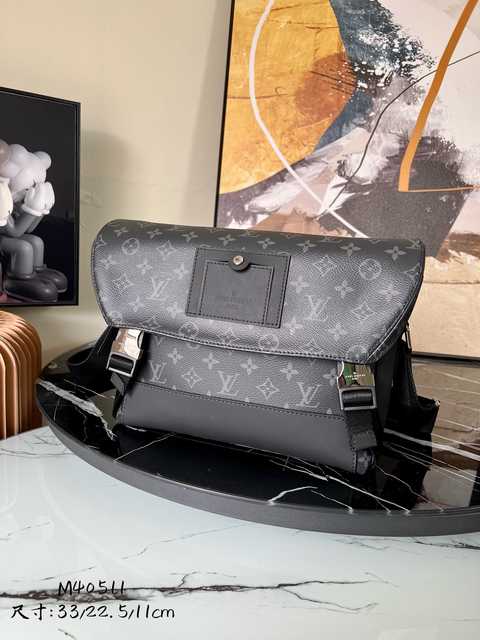 M40511 Voyager 32