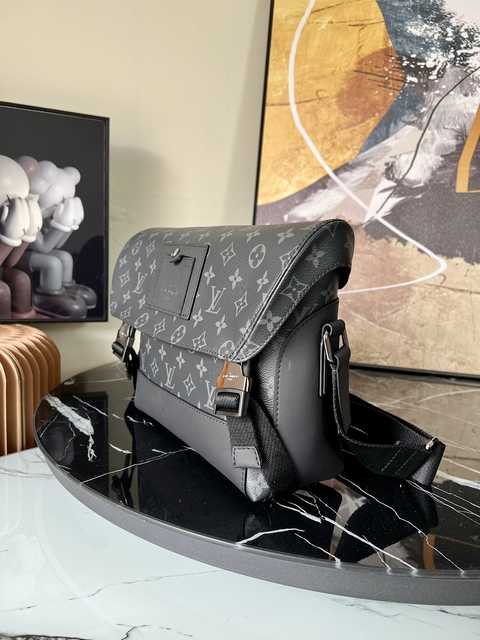 M40511 Voyager 32 M40511 Voyager 32