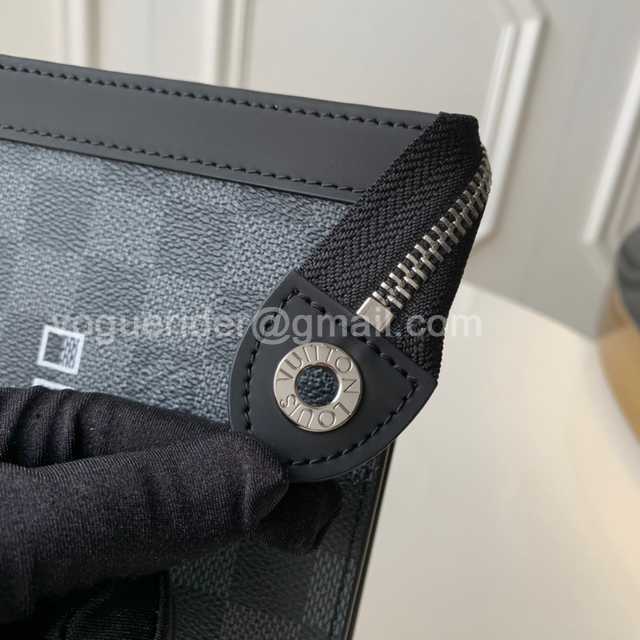 M41696 Pochette Voyage 26