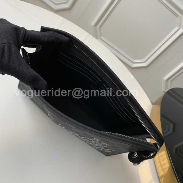 M41696 Pochette Voyage 26