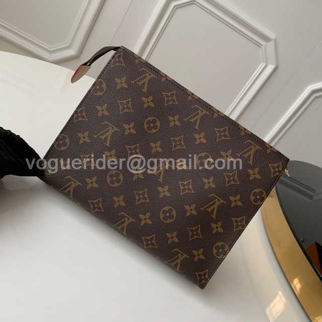 M47542 Toilet Bag 26 M47542 Toilet Bag 26