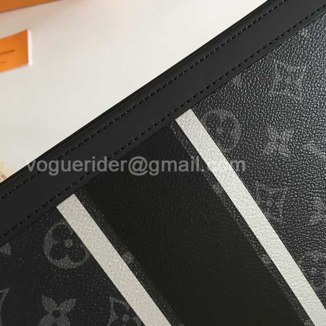 M64440 Pochette Voyage 26