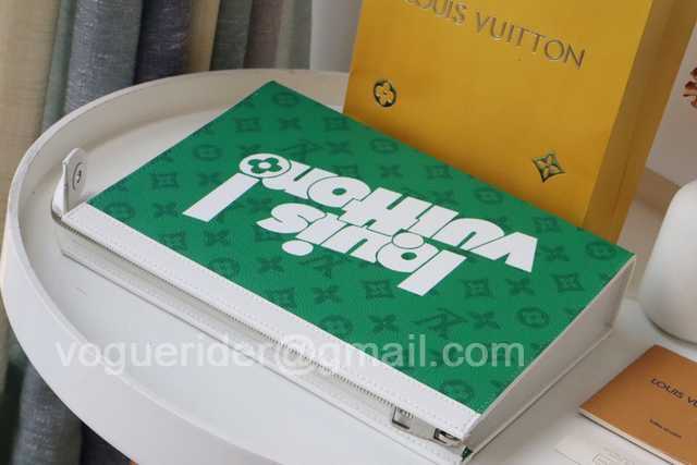 M61692 Pochette Voyage 26