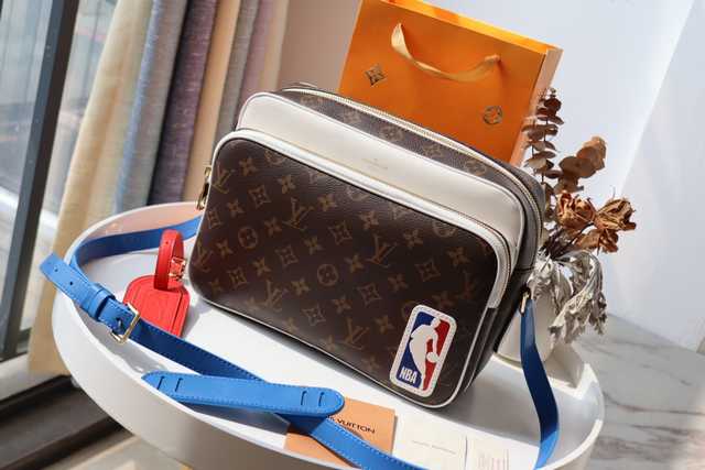 M85141 NBA Nil Messenger 30