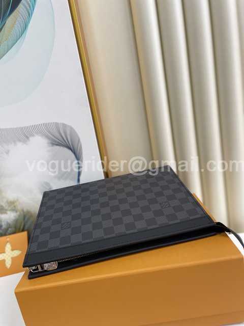 N41696 Pochette Voyage 26 N41696 Pochette Voyage 26