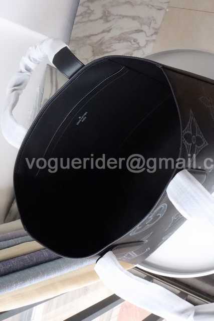 M57290 Cabas Voyage 45 M57290 Cabas Voyage 45