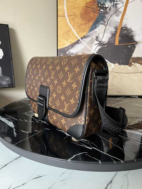 M46328 Archy Messenger 35 M46328 Archy Messenger 35