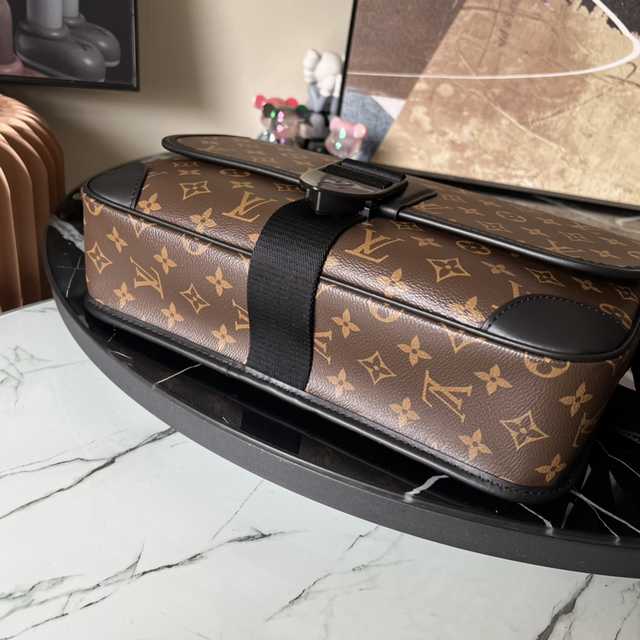 M46328 Archy Messenger 35 M46328 Archy Messenger 35