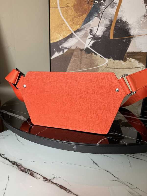 M57081 Aerogram Shoulder Bag 30 M57081 Aerogram Shoulder Bag 30