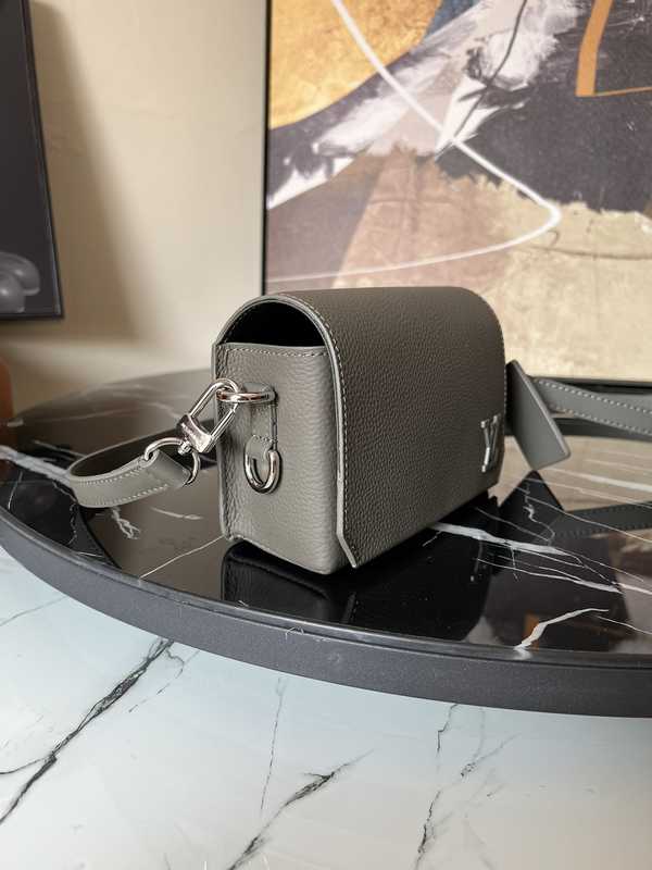 M82085 Flap 17 M82085 Flap 17