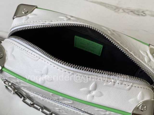 M44480 Mini Soft Trunk 18 M44480 Mini Soft Trunk 18