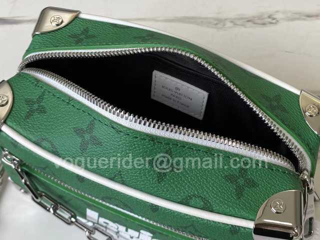 M44480 Mini Soft Trunk 18 M44480 Mini Soft Trunk 18