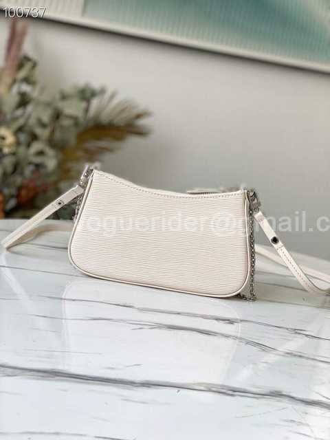 M80479 Easy Pouch On Strap 19