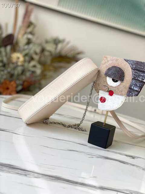 M80479 Easy Pouch On Strap 19