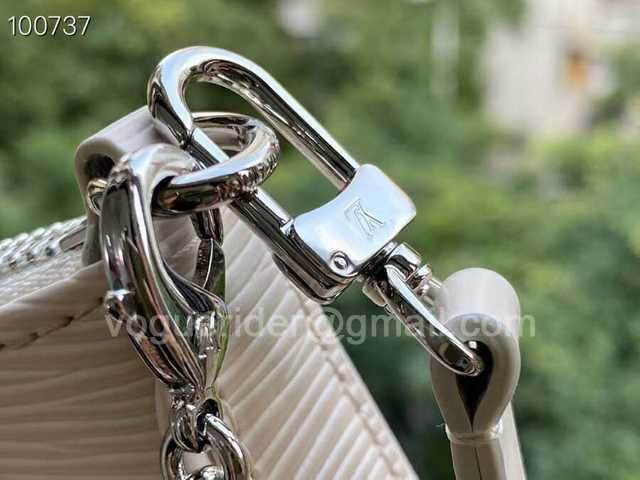 M80479 Easy Pouch On Strap 19