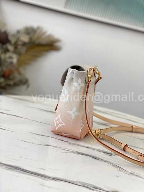 M45764 Tiny By The Pool 19 M45764 Tiny By The Pool 19