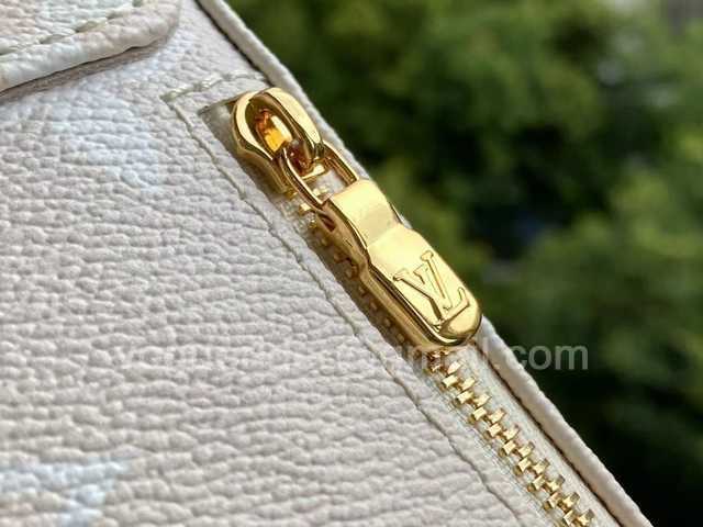 M45764 Tiny By The Pool 19 M45764 Tiny By The Pool 19