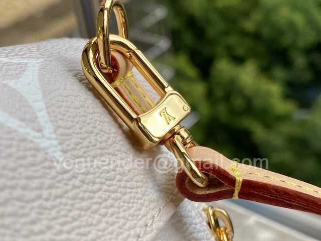 M45764 Tiny By The Pool 19 M45764 Tiny By The Pool 19