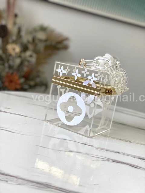 M52466 Bleecker Box 12