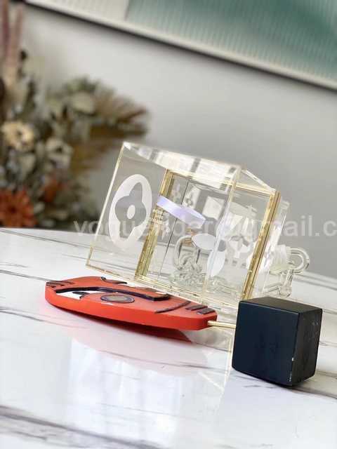 M52466 Bleecker Box 12