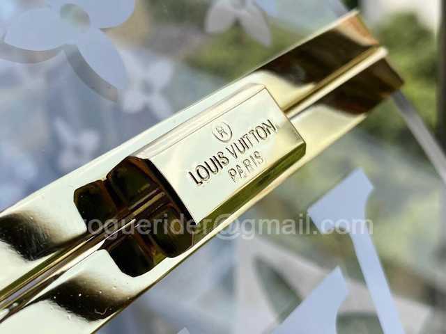 M52466 Bleecker Box 12