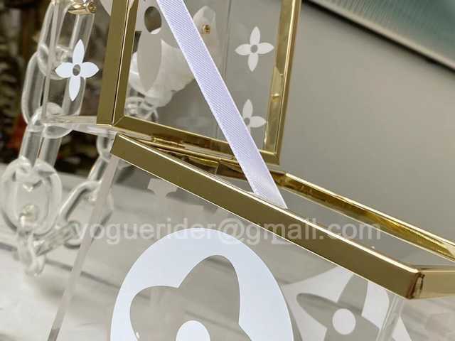 M52466 Bleecker Box 12