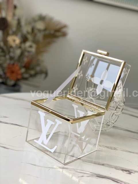 M52466 Bleecker Box 12