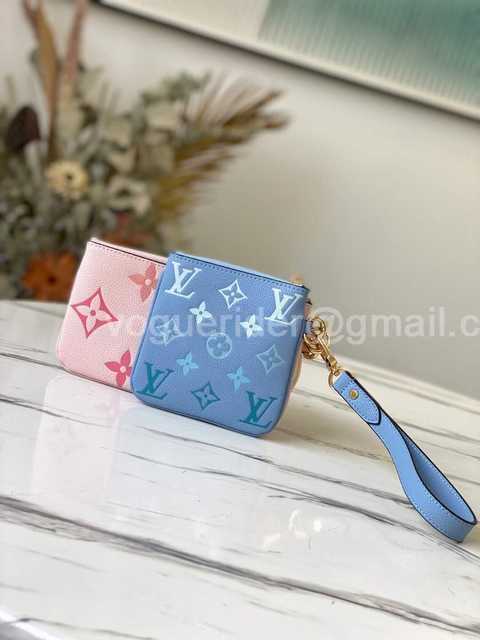 M80407 Trio By The Pool 19