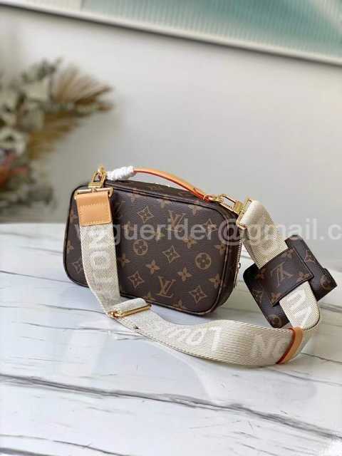 M80446 Utility Crossbody 18 M80446 Utility Crossbody 18