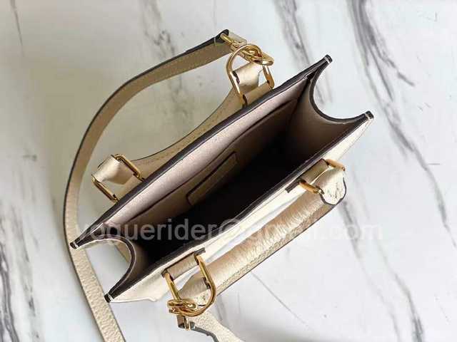 M80449 Petit Sac Plat 17 M80449 Petit Sac Plat 17