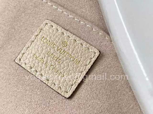 M80449 Petit Sac Plat 17 M80449 Petit Sac Plat 17