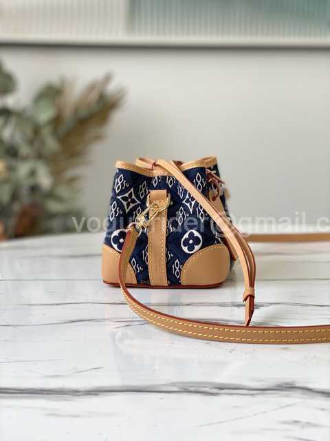 M57447 Noe Purse 12 M57447 Noe Purse 12