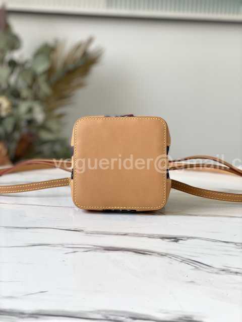 M57447 Noe Purse 12 M57447 Noe Purse 12