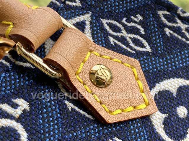 M80288 Petit Sac Plat 17 M80288 Petit Sac Plat 17