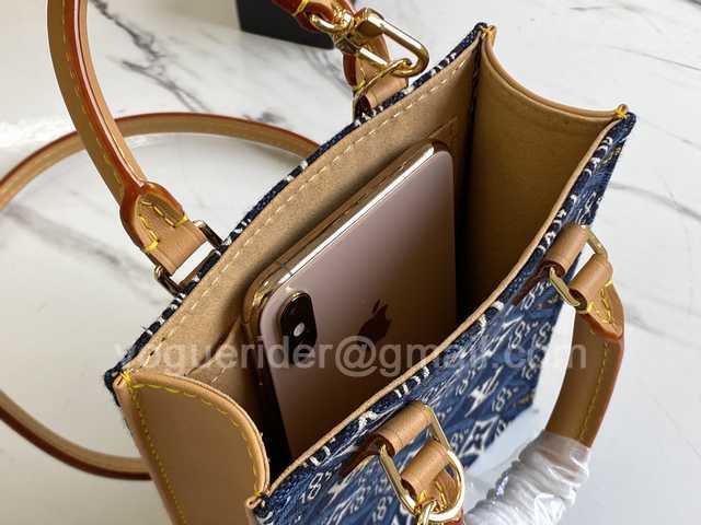 M80288 Petit Sac Plat 17 M80288 Petit Sac Plat 17