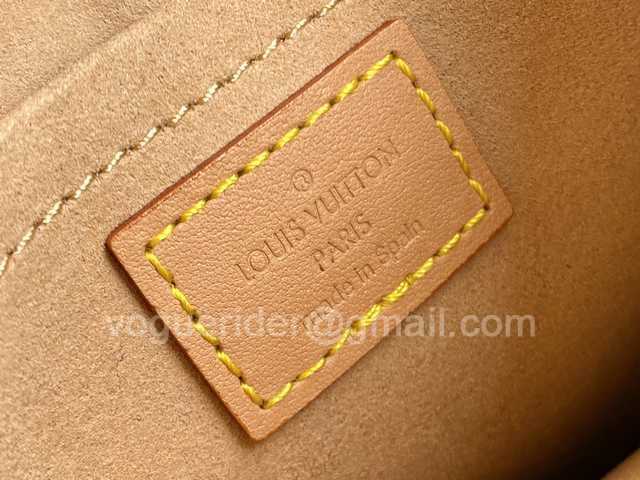 M80288 Petit Sac Plat 17 M80288 Petit Sac Plat 17
