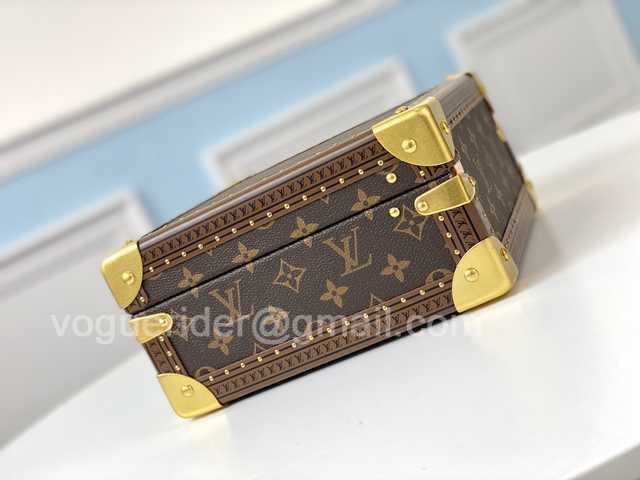 M44185 Jewelry Case 23 Ivory