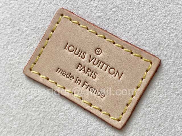 M44185 Jewelry Case 23 Ivory