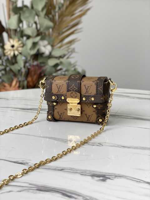 M68575 Essential Trunk 10
