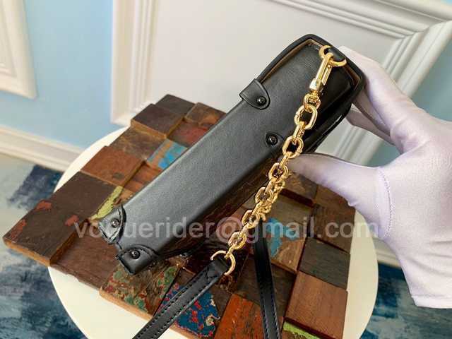 M63913 Trunk Vertical 17